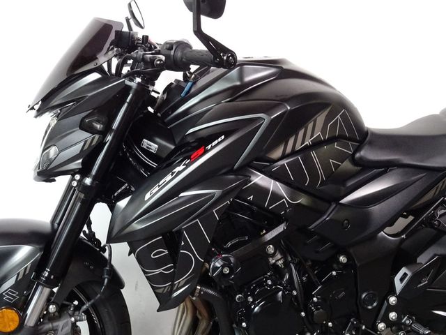 suzuki - gsx-750