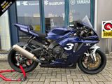 YAMAHA YZF R1