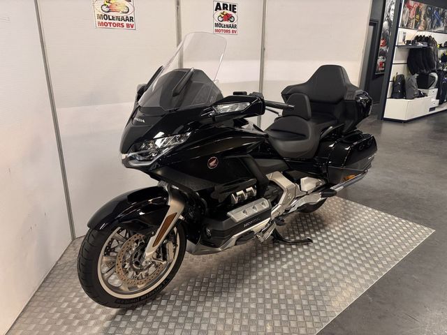 honda - gl-1800-goldwing-tour