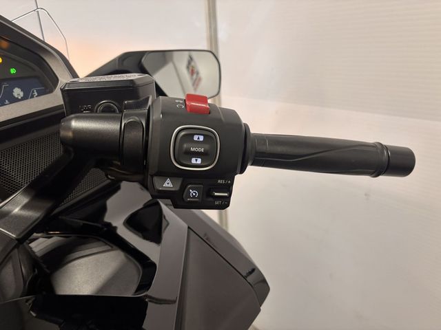 honda - gl-1800-goldwing-tour