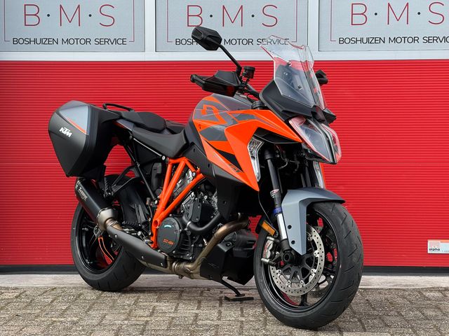ktm - 1290-super-duke-gt