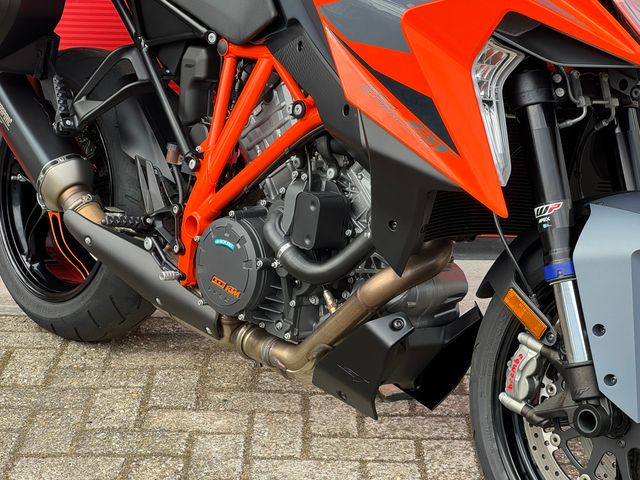 ktm - 1290-super-duke-gt