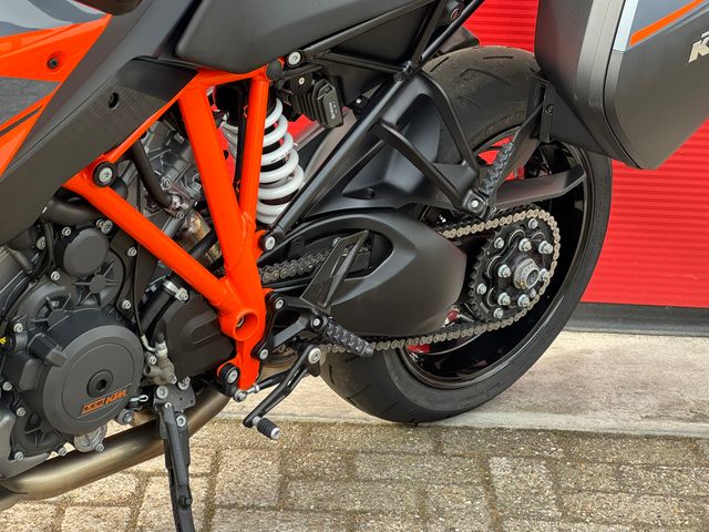 ktm - 1290-super-duke-gt
