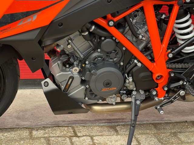 ktm - 1290-super-duke-gt
