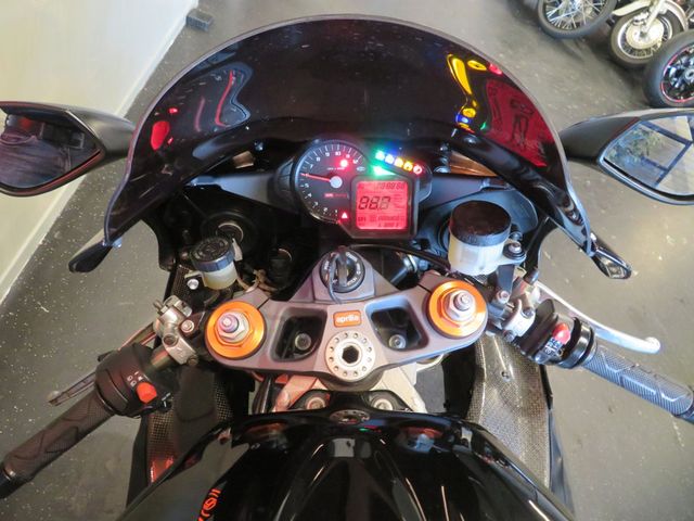 aprilia - rsv-1000-r