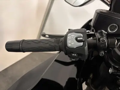 SUZUKI GSX 1300 R – foto 4