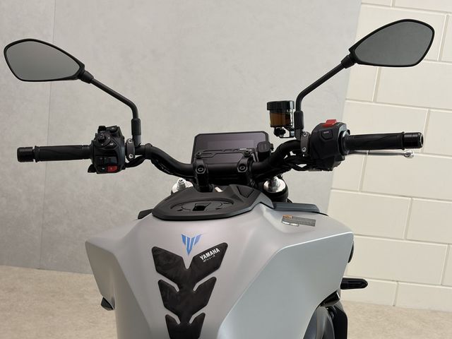 yamaha - mt-09-y-amt