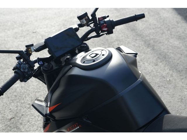 ktm - 1390-super-duke-r-evo