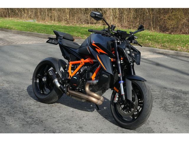 ktm - 1390-super-duke-r-evo