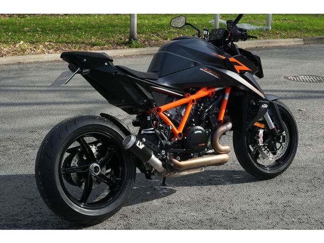 ktm - 1390-super-duke-r-evo