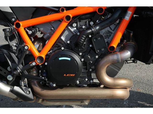 ktm - 1390-super-duke-r-evo
