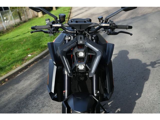 ktm - 1390-super-duke-r-evo