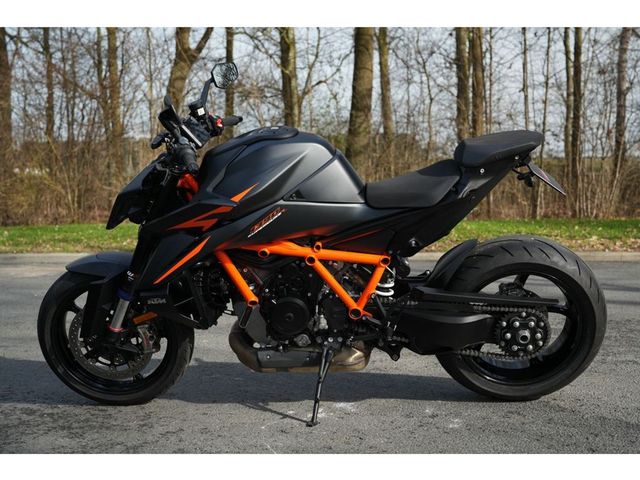 ktm - 1390-super-duke-r-evo