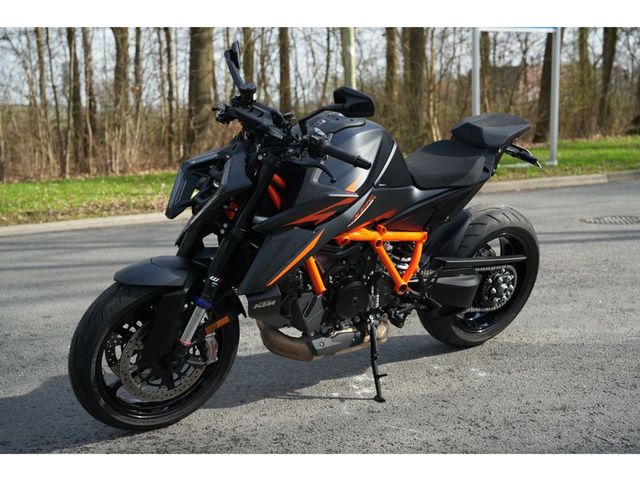 ktm - 1390-super-duke-r-evo