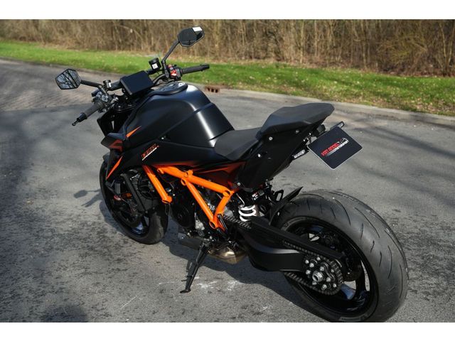 ktm - 1390-super-duke-r-evo