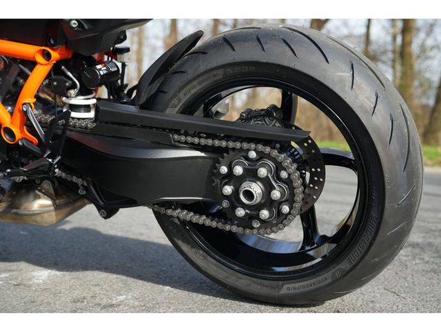 ktm - 1390-super-duke-r-evo