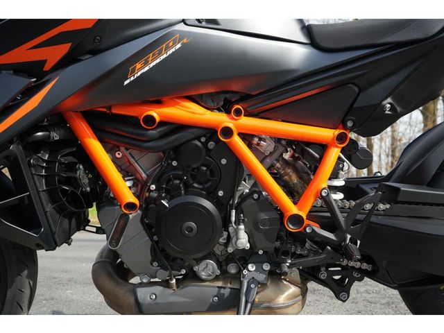 ktm - 1390-super-duke-r-evo