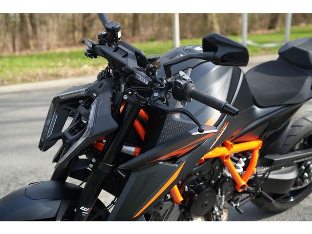 ktm - 1390-super-duke-r-evo