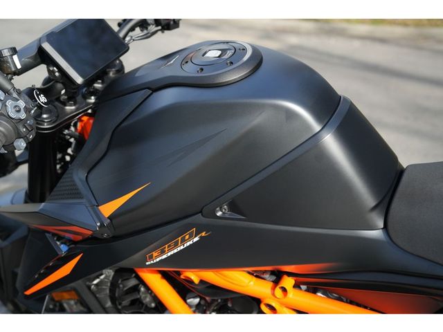 ktm - 1390-super-duke-r-evo
