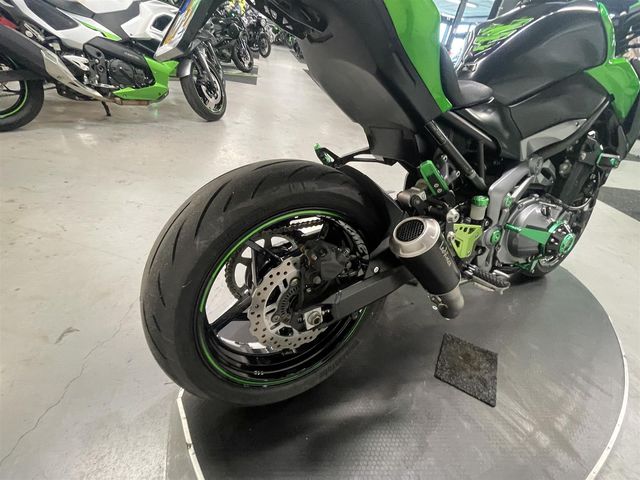 kawasaki - z900