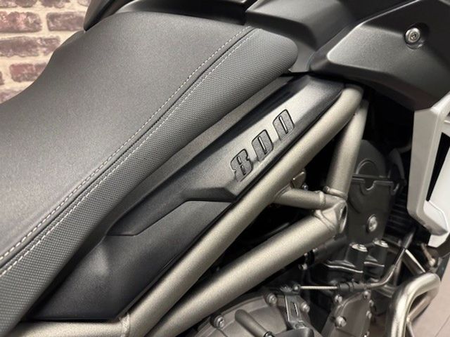 triumph - tiger-800-xrx