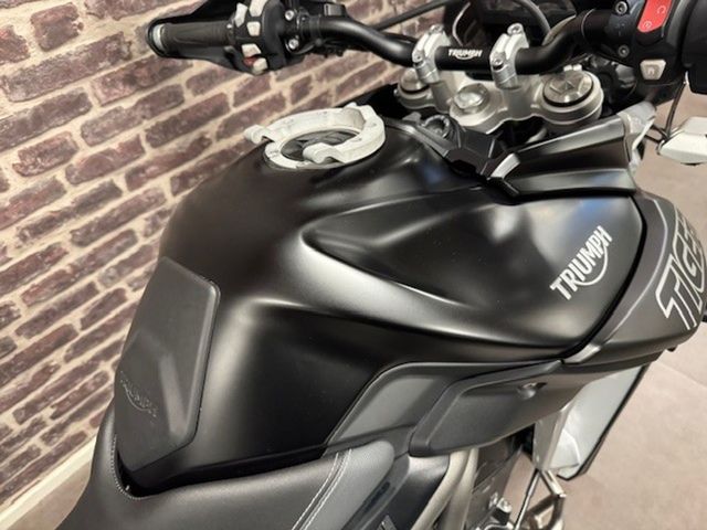 triumph - tiger-800-xrx