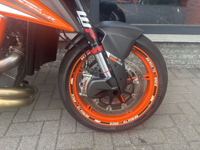 ktm - 1290-super-duke-r