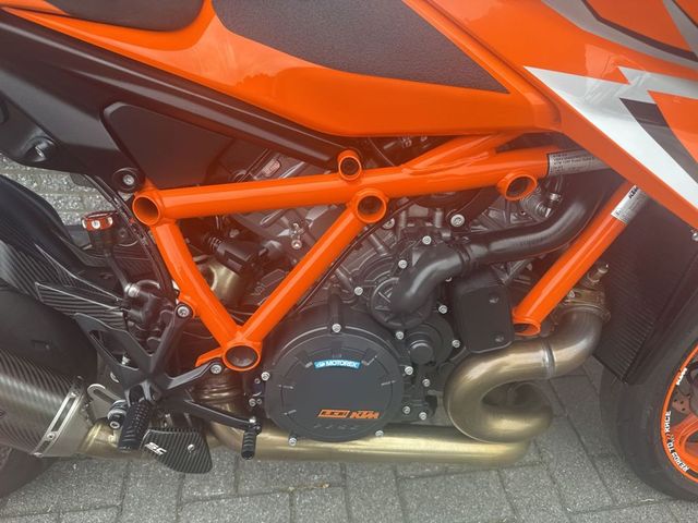 ktm - 1290-super-duke-r
