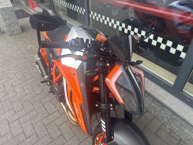 ktm - 1290-super-duke-r