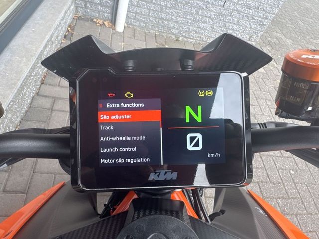 ktm - 1290-super-duke-r