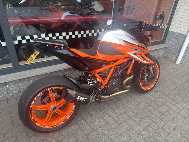 ktm - 1290-super-duke-r