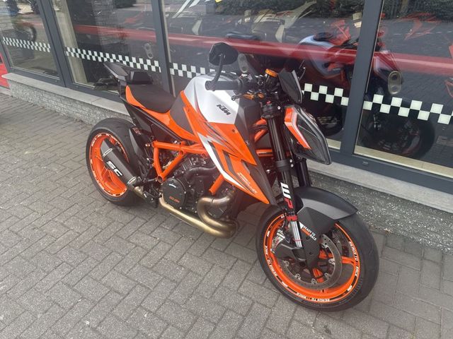 ktm - 1290-super-duke-r