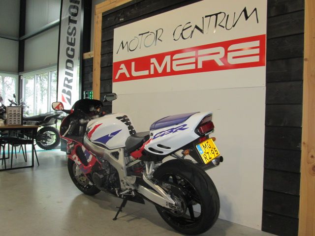 honda - cbr-900-rr-fireblade