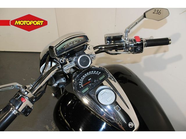 suzuki - m-1800-r-intruder