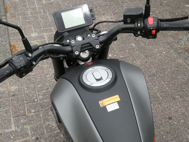 benelli - leoncino-125