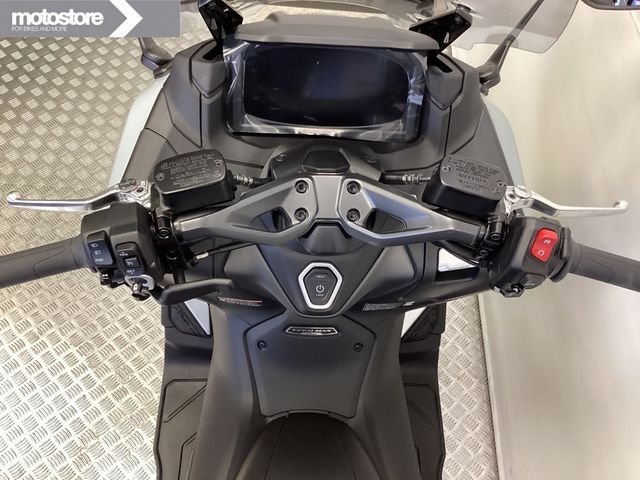 yamaha - tmax-tech-max-560