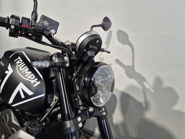 triumph - trident-660