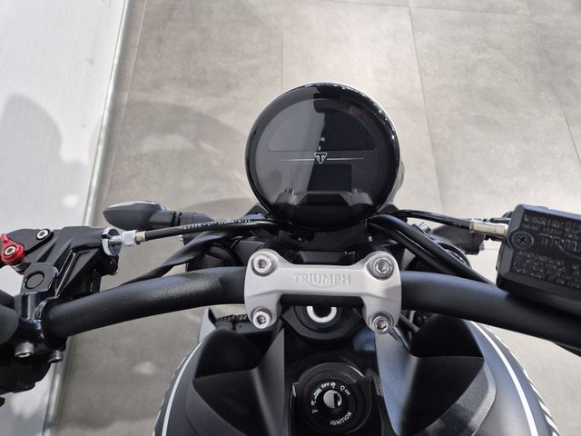 triumph - trident-660