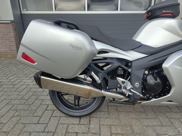 triumph - sprint-gt-abs