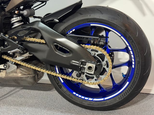 yamaha - yzf-r1