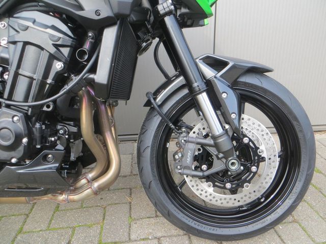 kawasaki - z900