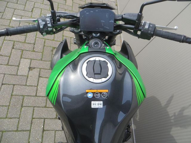 kawasaki - z900
