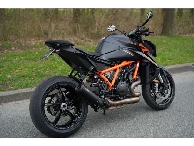 ktm - 1390-super-duke-r-evo