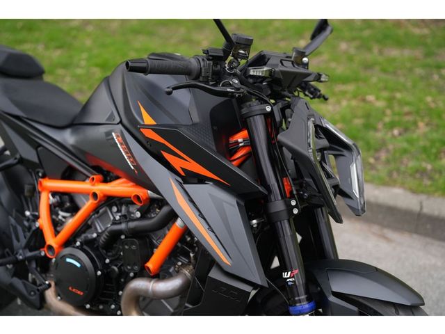 ktm - 1390-super-duke-r-evo