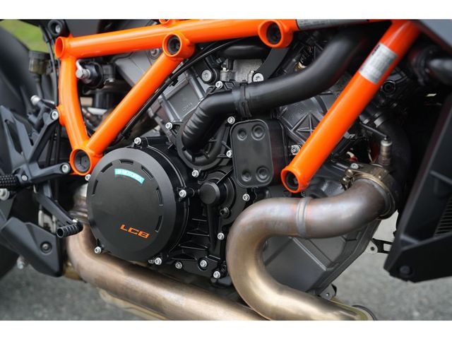 ktm - 1390-super-duke-r-evo