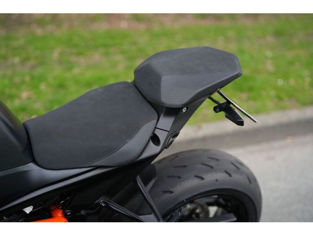 ktm - 1390-super-duke-r-evo