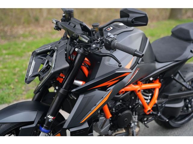 ktm - 1390-super-duke-r-evo