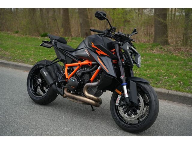 ktm - 1390-super-duke-r-evo