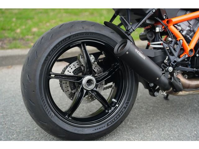 ktm - 1390-super-duke-r-evo