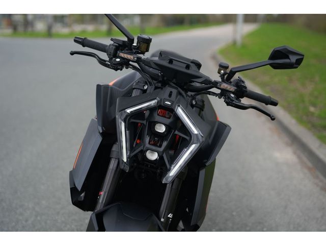 ktm - 1390-super-duke-r-evo